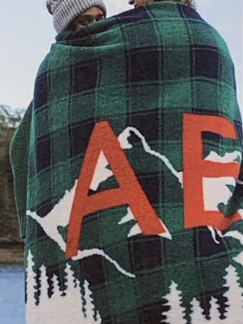 American Eagle Outfitters Cozy Sherpa Fleece Throw Blanket 50” x 60”